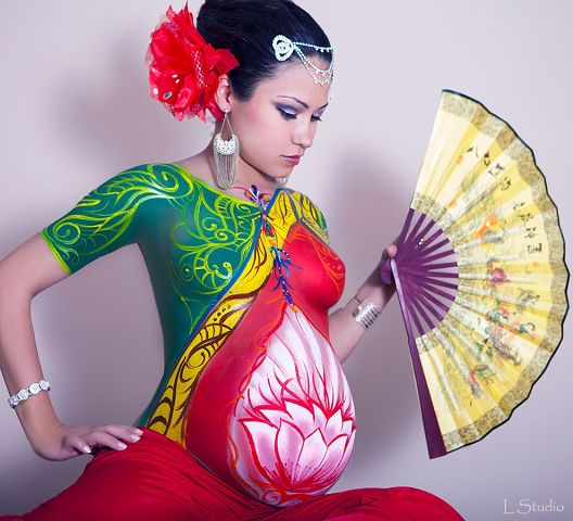 Боди-арт беременных.