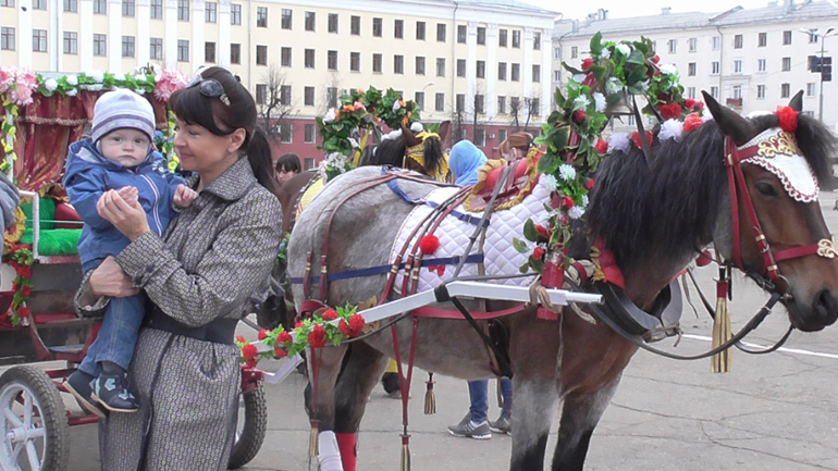 11 месяцев) и выходные)