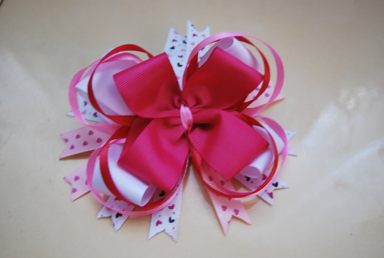 Вот такие чудесные заколочки и резиночки могу изготовить для ваших принцесс!