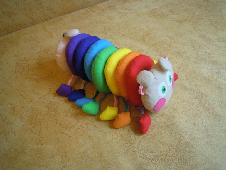 Радужная гусеничка!