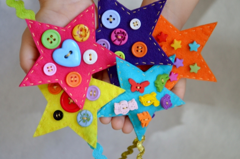 Игрушки - звёздочки из фетра.