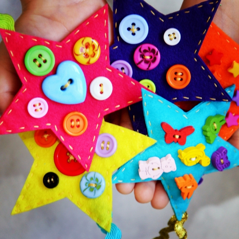 Игрушки - звёздочки из фетра.