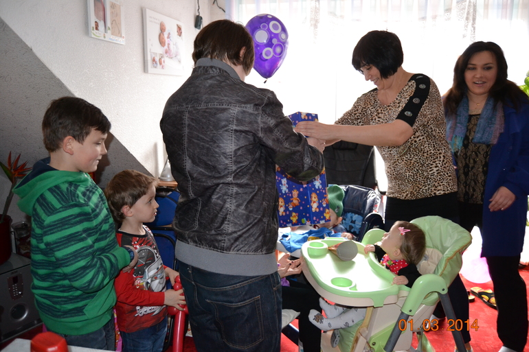 Та-дааааам! Наше годовасие!