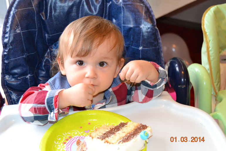 Та-дааааам! Наше годовасие!