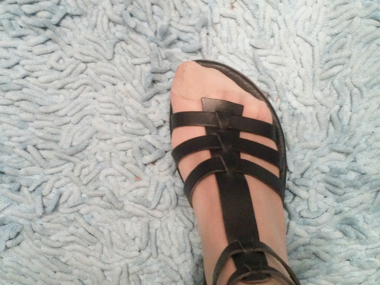 Девчонки не кому не нужны настоящие греческие сандалии? Цена 1000р.