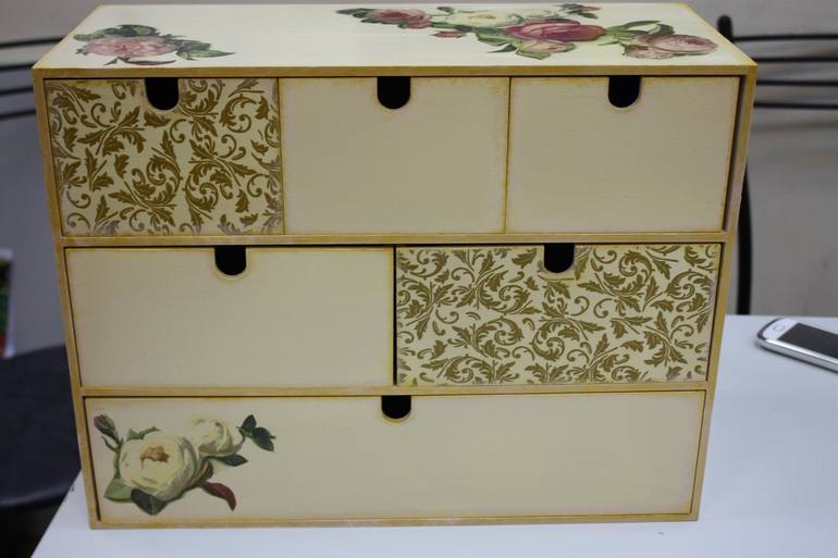 Приступила к заказу на мини-комодик. Серия 11