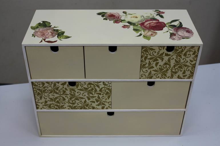 Приступила к заказу на мини-комодик. Серия 8