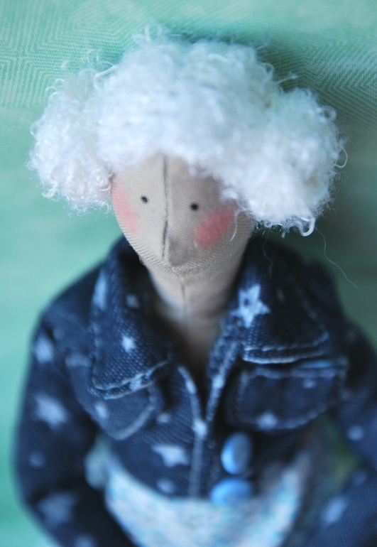 Тильда в джинсовой курточке