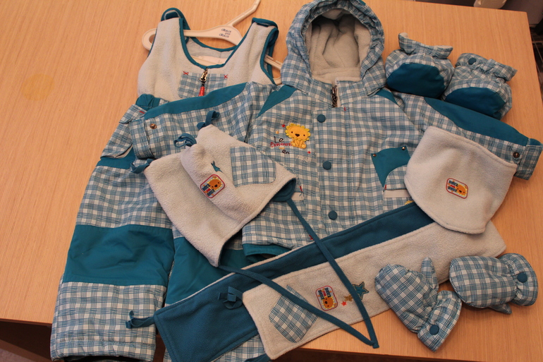 Продам зимний комплект Deux номинальной Deux (12м) и комбинезон Джонатан (80 см)