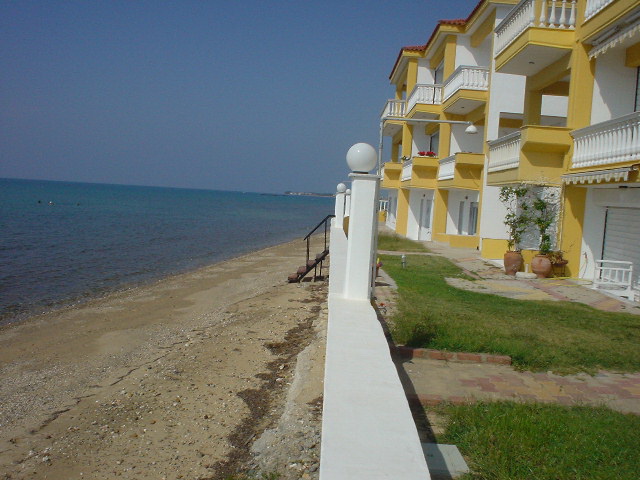 Апартамент на первой линии с 2-мя спальнями, Халкидики.