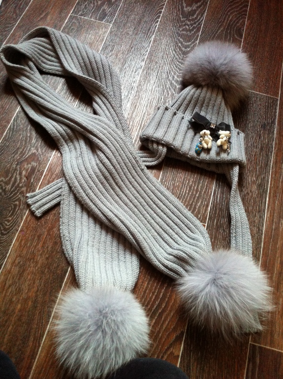 Комплект шапка с шарфом на 48-52 см. 2500 руб.