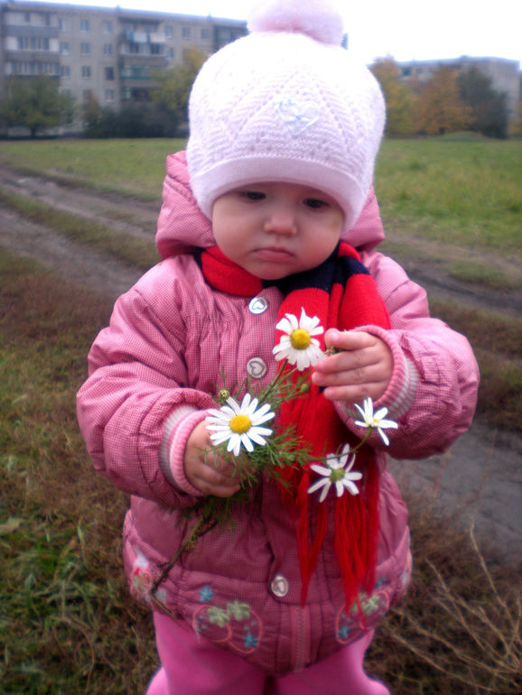 Нам 1год 3мес., и мы ещо 