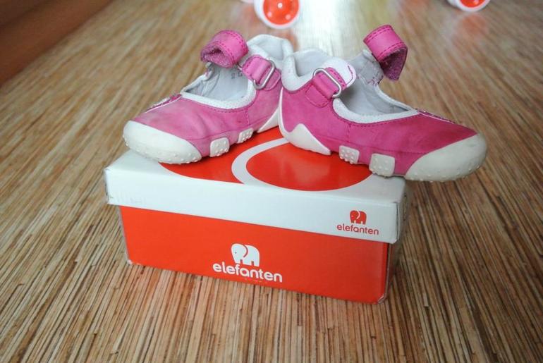 Туфельки на девочку 20 р-р очень.Только натуральные материалы. Скромные цены.