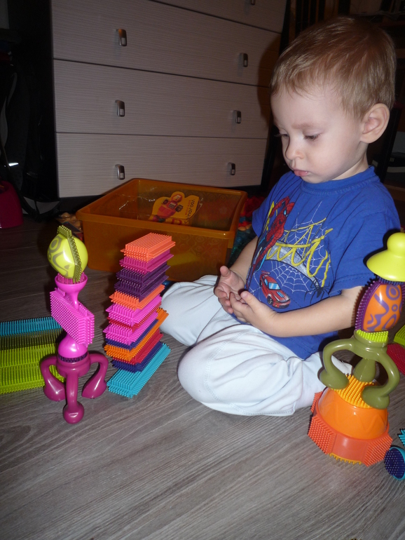 Наши игрушки от года и восьми весяцев и до....