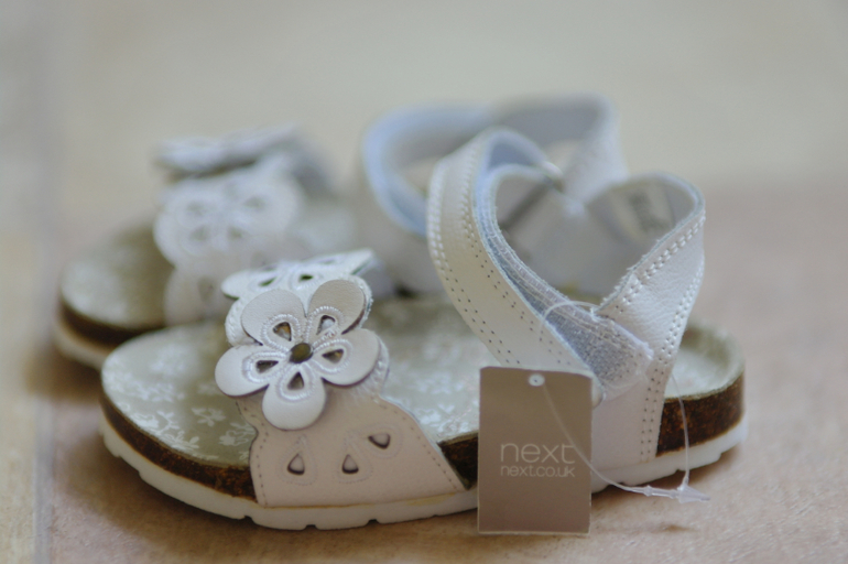 НОВЫЕ босоножки NEXT, размер UK7 (14 см), 450 рублей