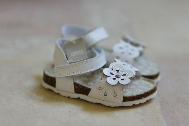 НОВЫЕ босоножки NEXT, размер UK7 (14 см), 450 рублей