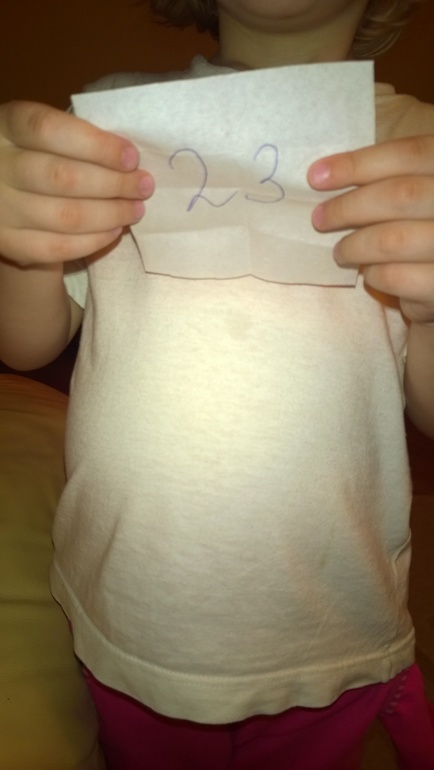 Розыгрыш состоялся:) Для двух девочек - часы с подсветкой, м.Каховская/Севастопольская