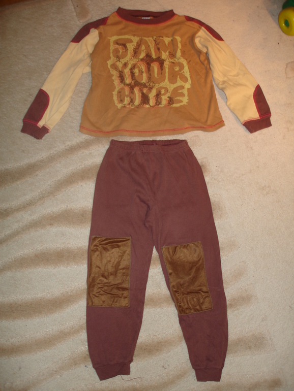 Отдам д/д: 98-104, 0-3 мес,валенки 17 см; д/м:белье 104-110,комплект 122,ботинки 34 р-р, рез.сапожки