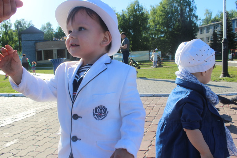 Милана с Самиром и папой ходили гулять!!!!18мая2014