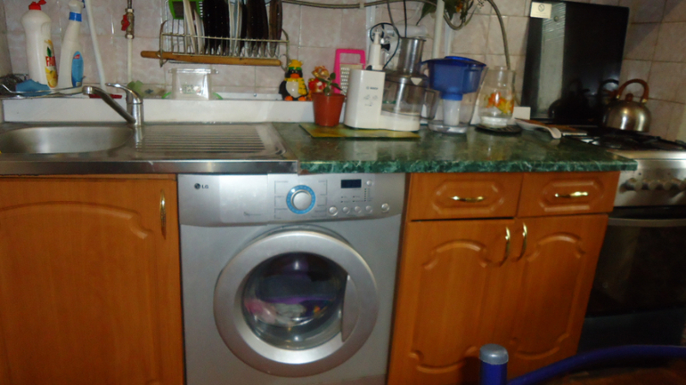 Сдам 2-х комнатную квартиру в Алуште!Часть 2)))