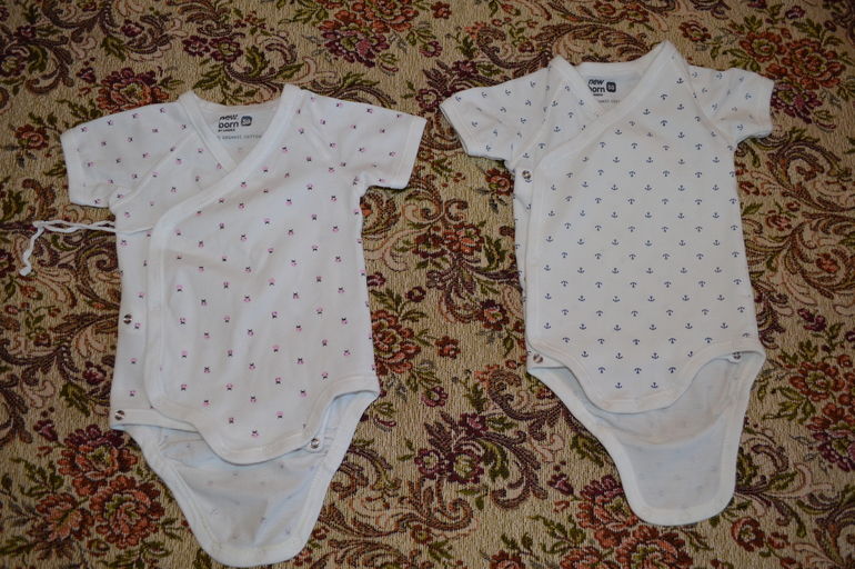 Продам два боди Newborn