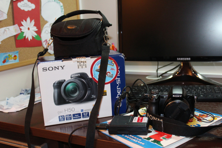 Полупрофессиональный аппарат sony H50