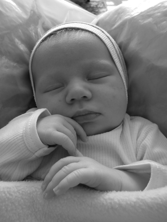 Нам 1 месяц стукнул 03.05.2014