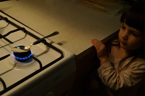 6 мая. Приготовить жжёный сахар в ложке