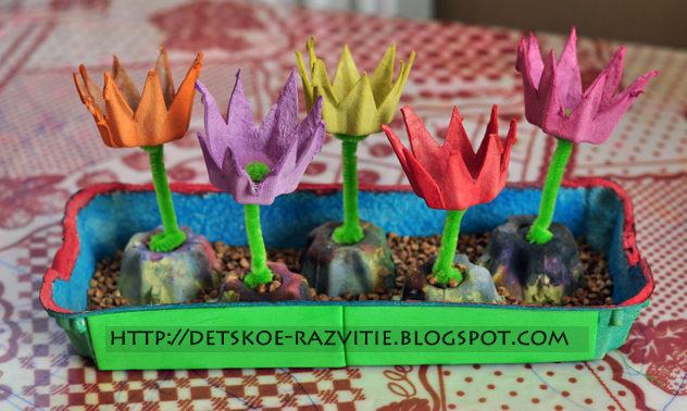 Цветы из коробки от яиц