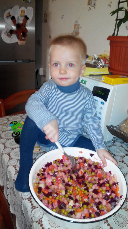 пока мама готовит))))
