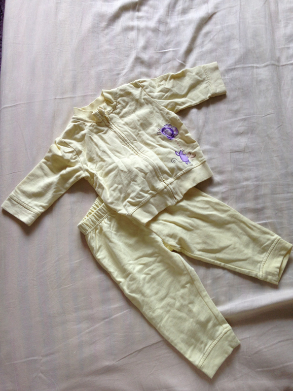 Много одежды для девочек 68-80 р-р. Вещи парные. Обувь -17-20 р-р - не парная. Рюкзаки переноски-кенгуру.