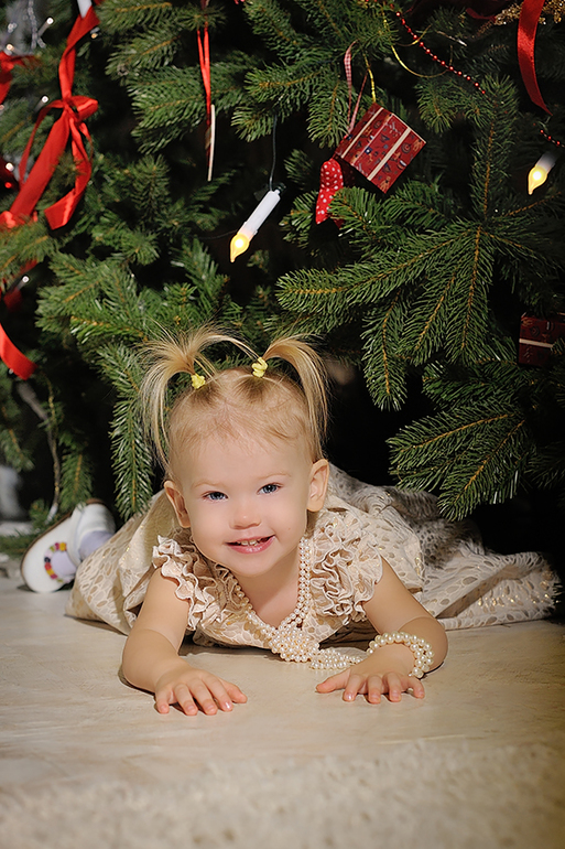 Под елочкой