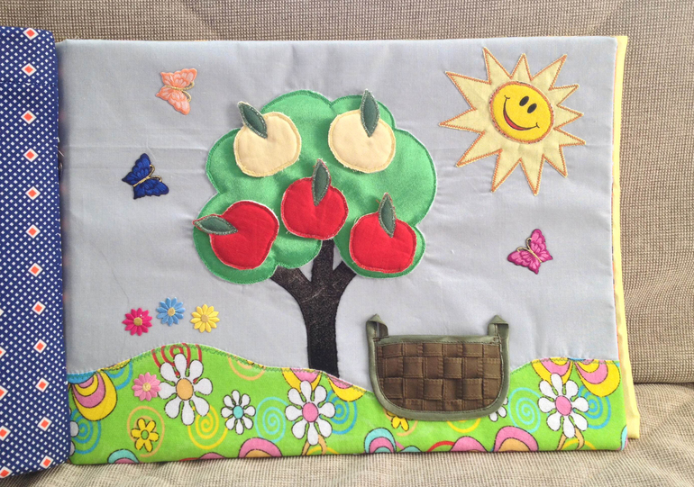 Паровозик от дедушки и книжка от бабушки