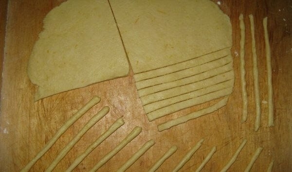 Сырные палочки.