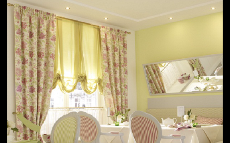 9 вариантов оформления кухонного окна: выбираем фасон штор5