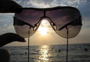 КАК ВЫБРАТЬ БЕЗОПАСНЫЕ ОЧКИ