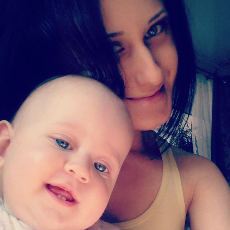 Встал на коленки)