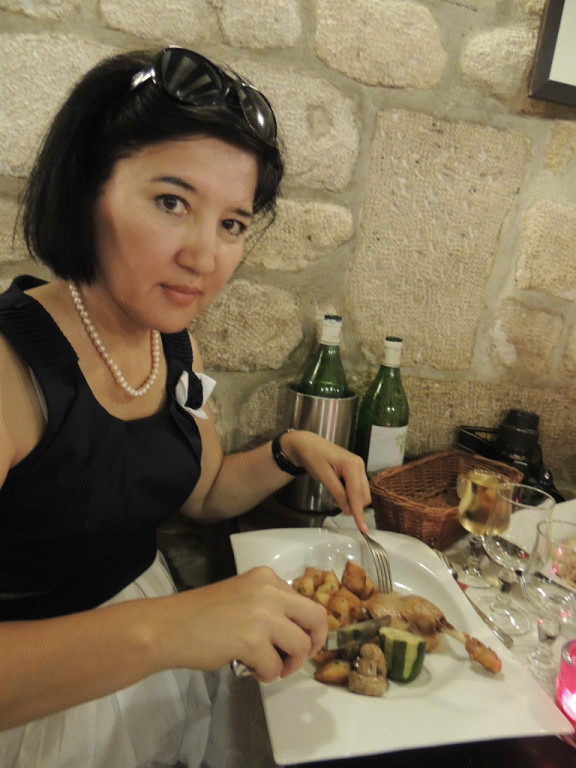 интересно, сколько лет дадите?