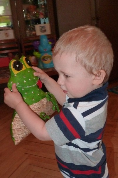 Лягушка-подушка для пультов!)