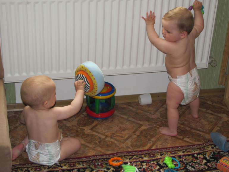 Двойнецам 10 месяцев и 1 день