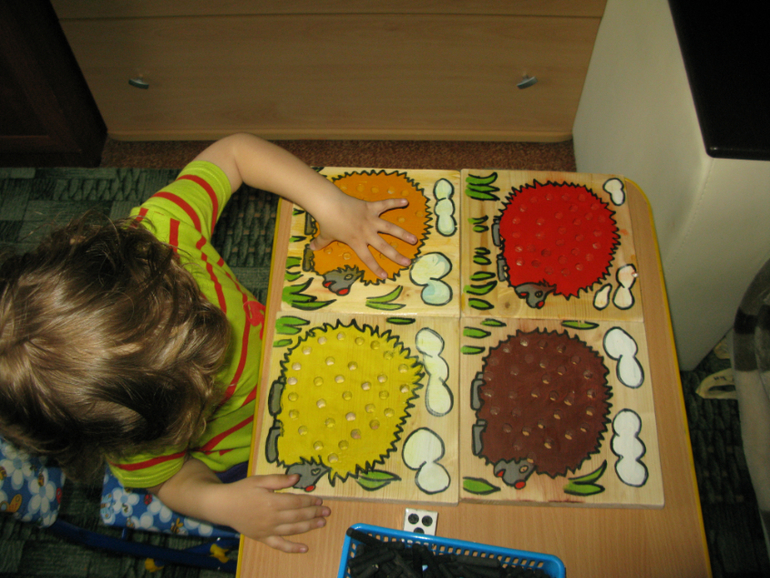 Играем в гаражи и ежиков