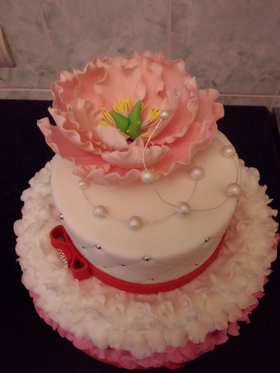 Свадебный торт с пионом