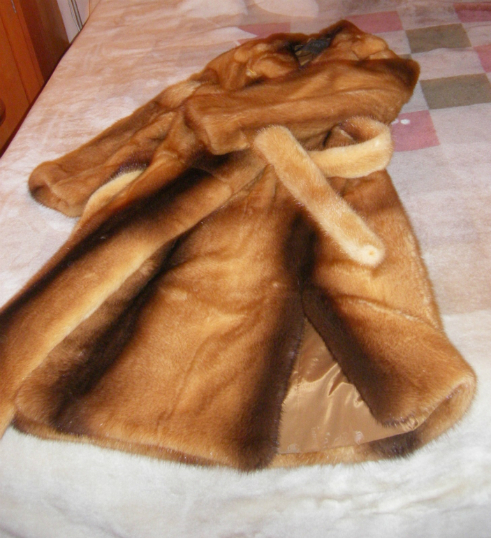 Каракуль каракульча мерлушка золотое руно. Модные фасоны полушубков из норки. Каракулевые шубы золотое руно. Золотая норка шуба. Золотая шуба.