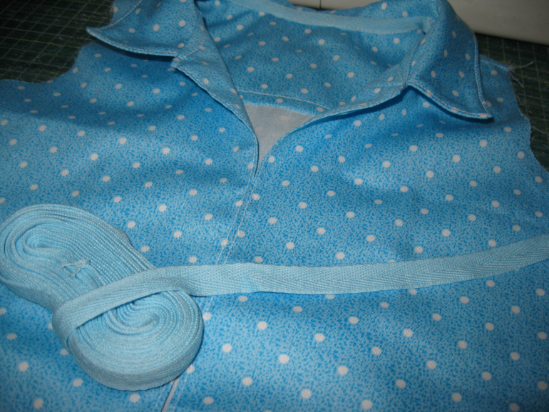 голубая в горошек