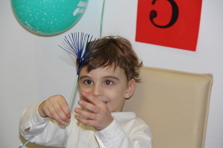 Артему 5 лет,наш день рождения