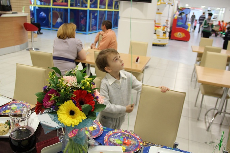 Артему 5 лет,наш день рождения