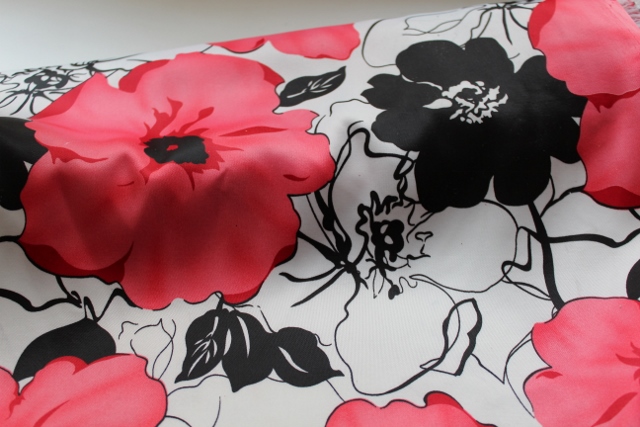 В наличии и под заказ ткани, пуговки, стразы, бисер, ленты, фетр, наборы для начинающих.