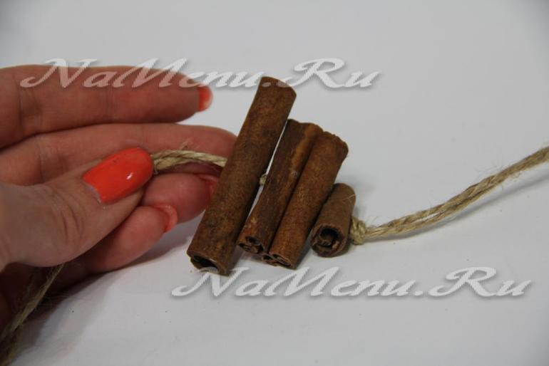 Готовимся к Новому Году! Ёлочка своими руками из корицы.