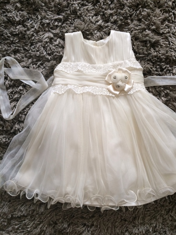 Обалденное нарядное платье 3 г 2500 в идеале