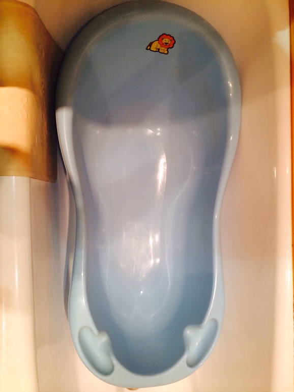 Ванночка,горка и чепчик 700р.